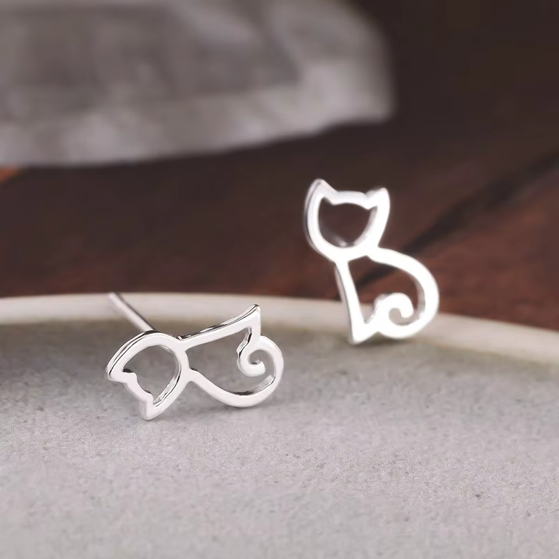 LT-562 S925 Sterling Silver Cute Cat Stud Earrings for Women